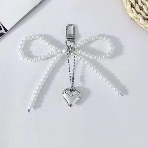 Delicate Beaded Key Chain White Pearl Bow Keychain Bag Charm - Picture 2 of 3